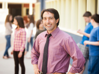 COLEGIADOS E INSTITUIÇÕES AUXILIARES NA ESCOLA