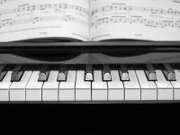 Música y emociones: explorando la terapia musical