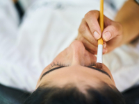 Sobrancelhas de Henna